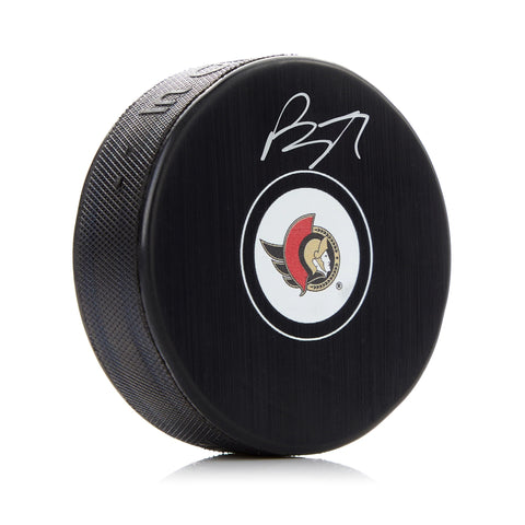 Brady Tkachuk firmó el disco de los senadores de Ottawa