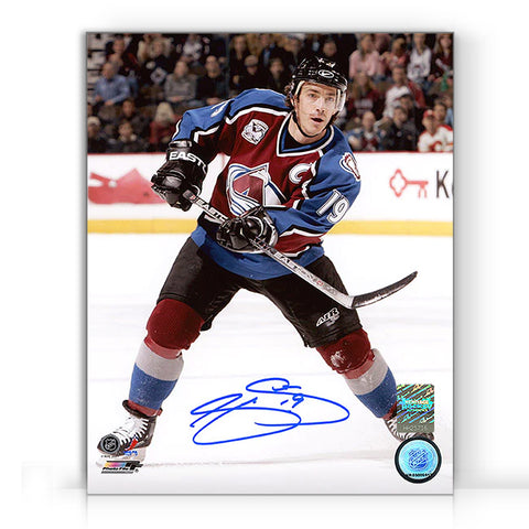 Fotografía de 8 x 10 firmada por Joe Sakic, capitán de Colorado Avalanche