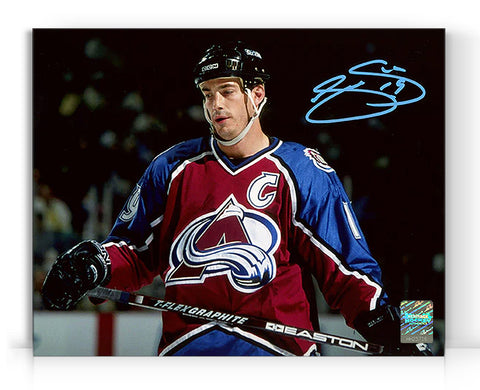 Joe Sakic firmó una fotografía de Colorado Avalanche Intensity de 8 x 10 pulgadas