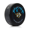 Disco oficial del juego de los Nashville Predators firmado por Juuse Saros