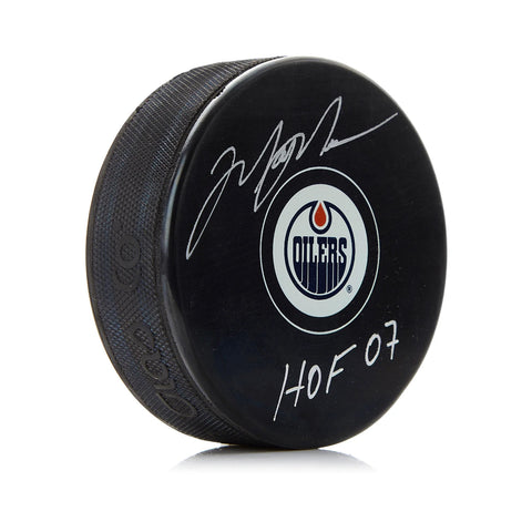Mark Messier firmó el disco de los Edmonton Oilers con una nota para el Salón de la Fama