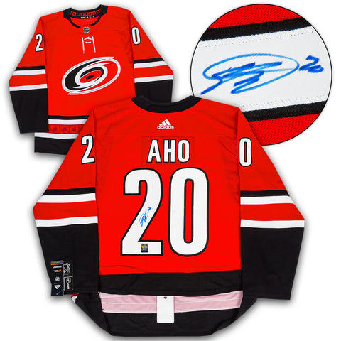 Sebastian Aho firmó la camiseta Adidas Pro de los Carolina Hurricanes