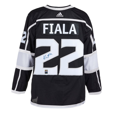 Kevin Fiala firmó la camiseta Adidas Pro de Los Angeles Kings