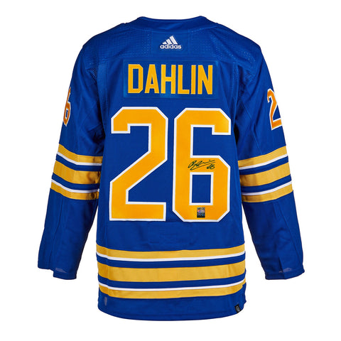 Rasmus Dahlin firmó la camiseta de los Buffalo Sabres