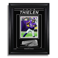 Fotografía enmarcada grabada de Adam Thielen, Minnesota Vikings - Acción