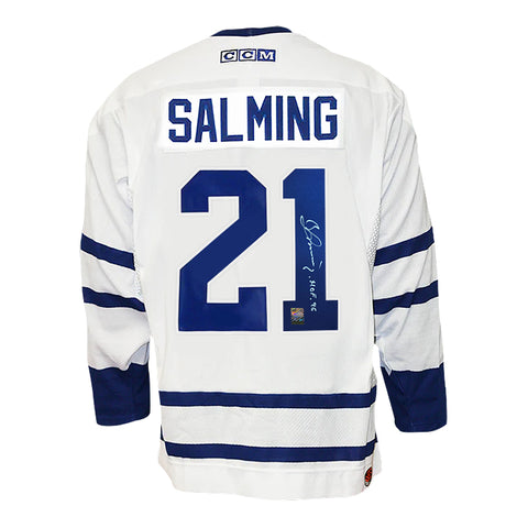 Börje Salming firmó la camiseta CCM de los Toronto Maple Leafs