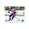 Fotografía enmarcada grabada de Connor McDavid de los Edmonton Oilers: Action Captain Spotlight