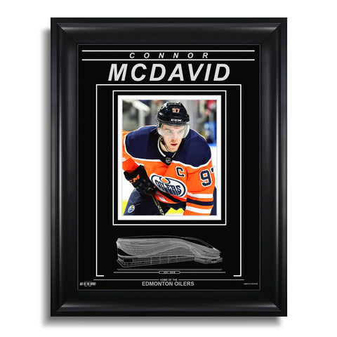 Fotografía enmarcada grabada de Connor McDavid de los Edmonton Oilers: Capitán de cerca