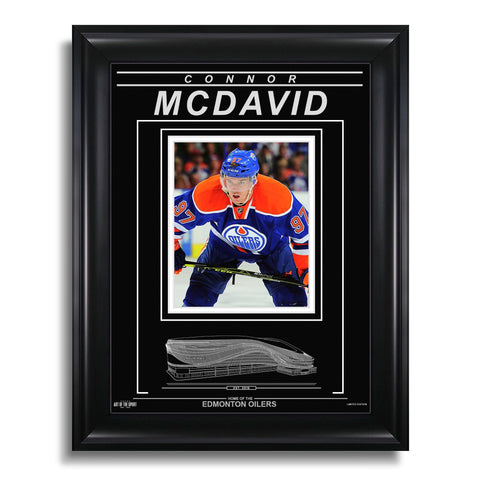 Fotografía enmarcada grabada de Connor McDavid de los Edmonton Oilers (primer plano)