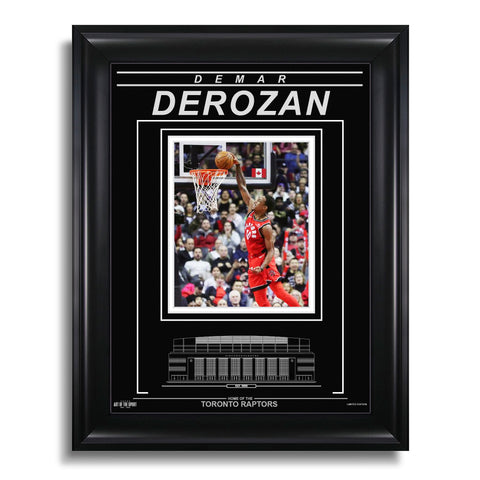 Fotografía enmarcada grabada de DeMar DeRozan de los Toronto Raptors: mate en acción
