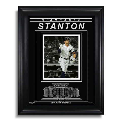 Fotografía enmarcada grabada de Giancarlo Stanton de los Yankees de Nueva York - Acción