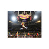 Fotografía enmarcada grabada de LeBron James de Los Angeles Lakers: Windmill Dunk