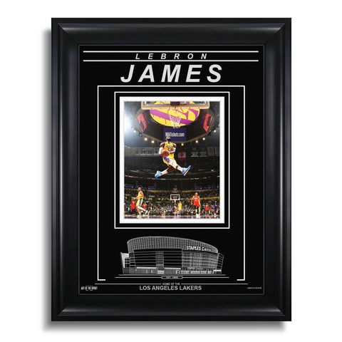 Fotografía enmarcada grabada de LeBron James de Los Angeles Lakers: Windmill Dunk