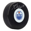 El disco de los Edmonton Oilers fue firmado por Ryan Nugent-Hopkins