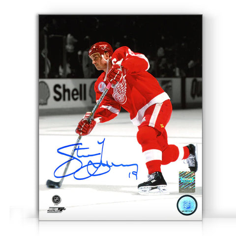 Fotografía destacada de 8 x 10 de los Detroit Red Wings firmada por Steve Yzerman