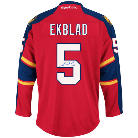 Aaron Ekblad firmó la camiseta de los Florida Panthers