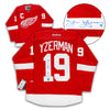 Camiseta de local de los Detroit Red Wings firmada por Steve Yzerman